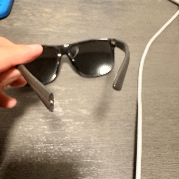 Gucci Sunglasses - Picture 13 of 14